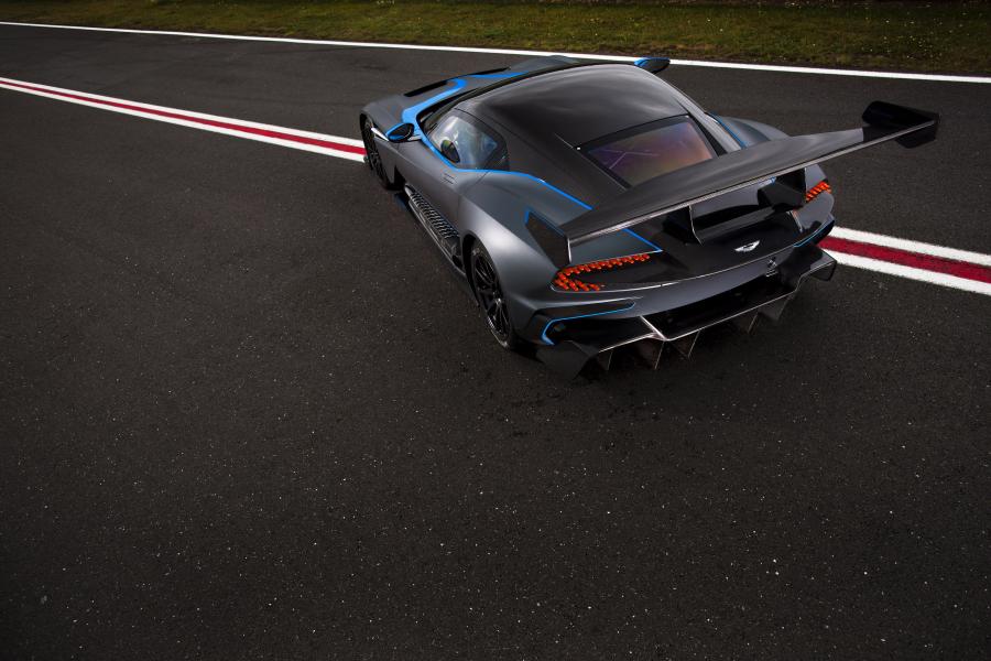  Aston Martin Vulcan 2016 года  (фото 25 из 38)